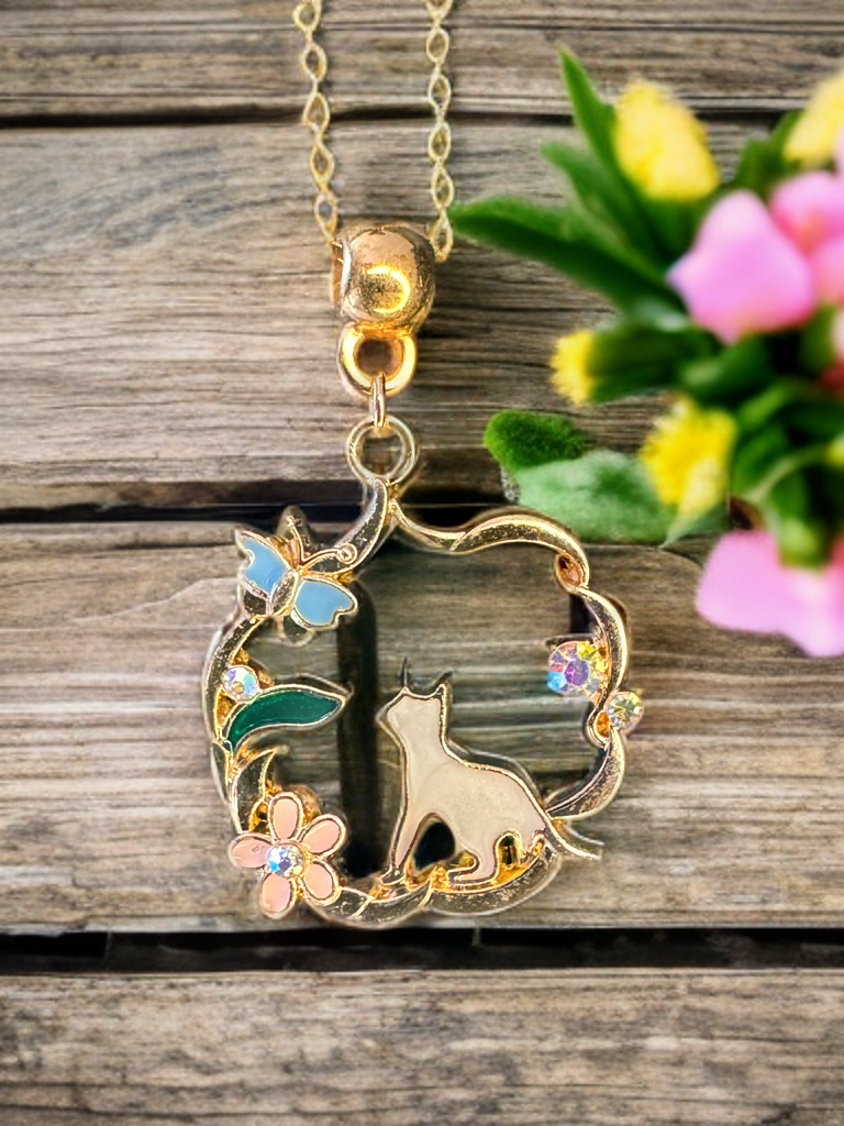 Feline Charm Round Pendant 9